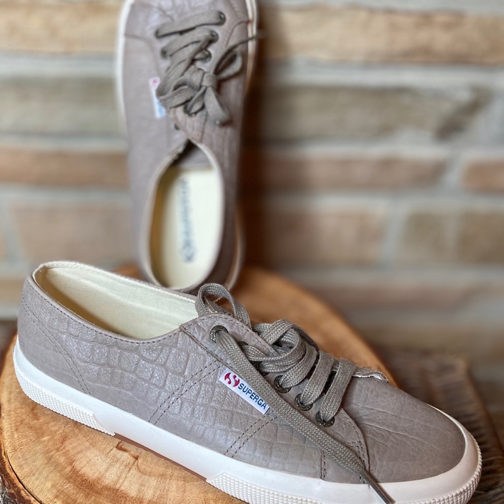 Superga men’s leather sneakers. Like new